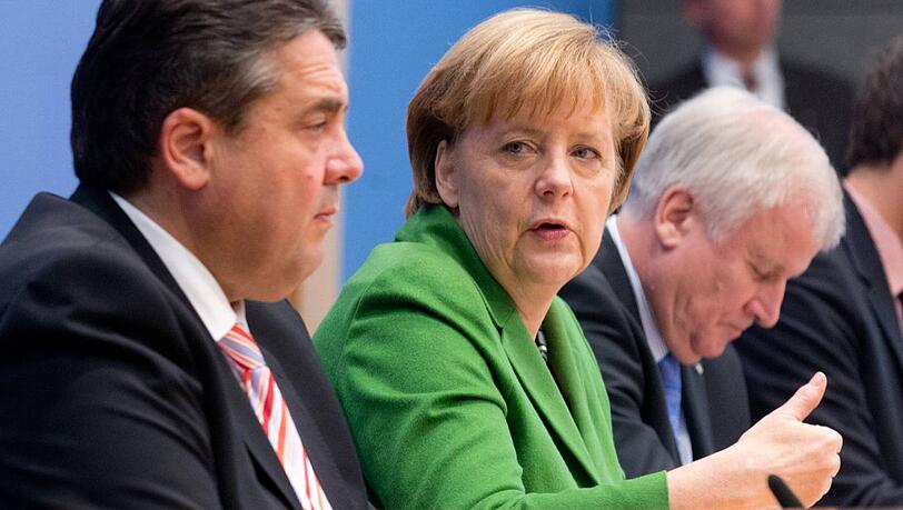 Die amtierende Bundeskanzlerin Angela Merkel (CDU), der CSU-Vorsitzende Horst Seehofer (r) und der SPD-Parteivorsitzende Sigmar Gabriel. Die amtierende Bundeskanzlerin Angela Merkel (CDU), der CSU-Vorsitzende Horst Seehofer (r) und der SPD-Parteivorsitzende Sigmar Gabriel.