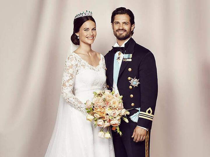 13. Juni: Hochzeit in Schweden: So niedlich der kleine George auch ist, Romantik-Fans richteten ihren Blick am 13. Juni gen Schweden: Dort gaben sich Sofia Hellqvist (31) und Prinz Carl Philip von Schweden (36) in Stockholm das Ja-Wort. Das Glück und die Erleichterung war den beiden in jeder Minute ihres zwar öffentlichen, trotzdem aber auch sehr privat gestalteten Tages anzumerken. Keine Frage, mit diesen schönen Bildern lieferte das Paar eines der royalen Highlights des Jahres.