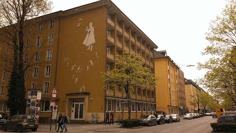Die Vogelflüsterin von der Augustenstraße.