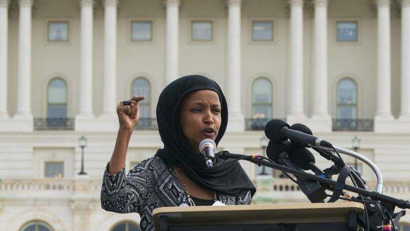 Die demokratische Abgeordnete Ilhan Omar Mitte März bei einem Auftritt vor dem Kapitol. Die demokratische Abgeordnete Ilhan Omar Mitte März bei einem Auftritt vor dem Kapitol.