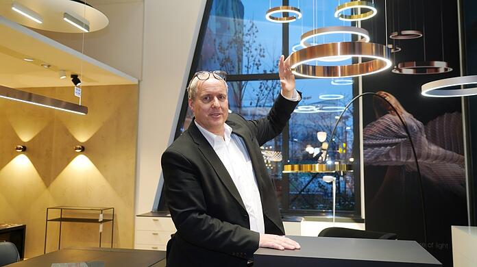 Christian Kremer (57), Chef des Designmöbel-Studios "TK 33 Living", in der Landsberger Straße.