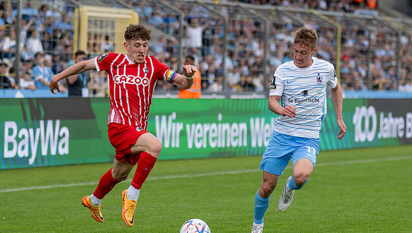 Fabian Greilinger im Duell mit Freiburgs Philipp Treu.
