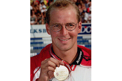 Wandratsch mit seiner Goldmedaille bei der Schwimm-EM.