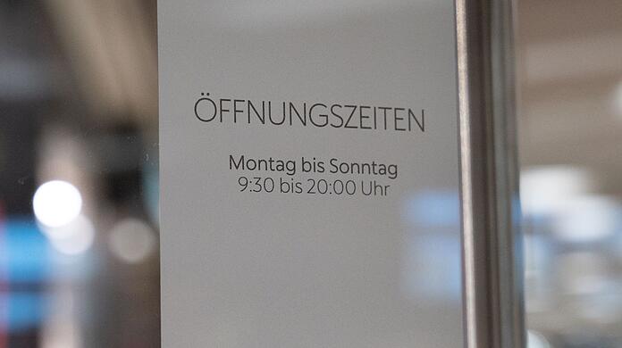 Bayern will als einziges Bundesland neben dem Saarland an Ladenöffnungszeit bis spätestens 20.00 Uhr festhalten.