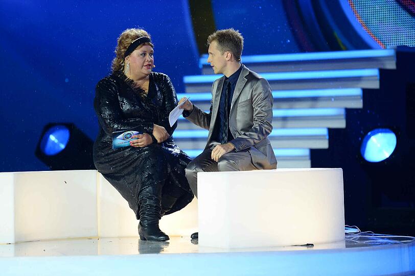 Strömender Regen bei der zweiten Live-Show von Promi Big Brother. Die Zuschauer haben Percival aus dem Container gewählt. Sehen Sie hier, was noch so alles passiert ist.
