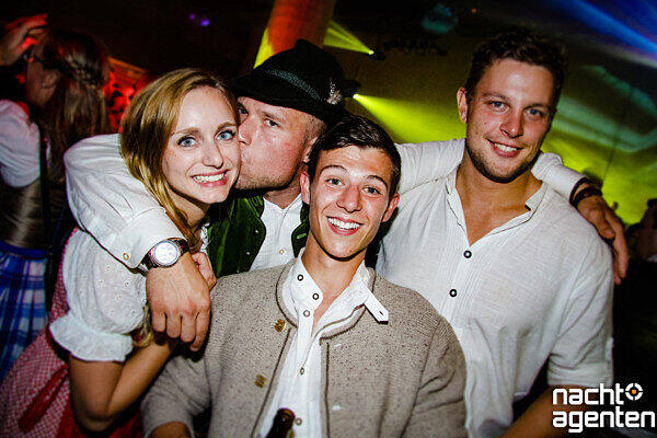 Im Neuraum feiert man Mingas schönste Jahreszeit an allen 16 Tagen!. Mehr Bilder vom Samstag unter: href="http://www.nachtagenten.de/event/19.09.2015/neuraum/16-tage-wiesn-16-tage-neuraum.332615.html