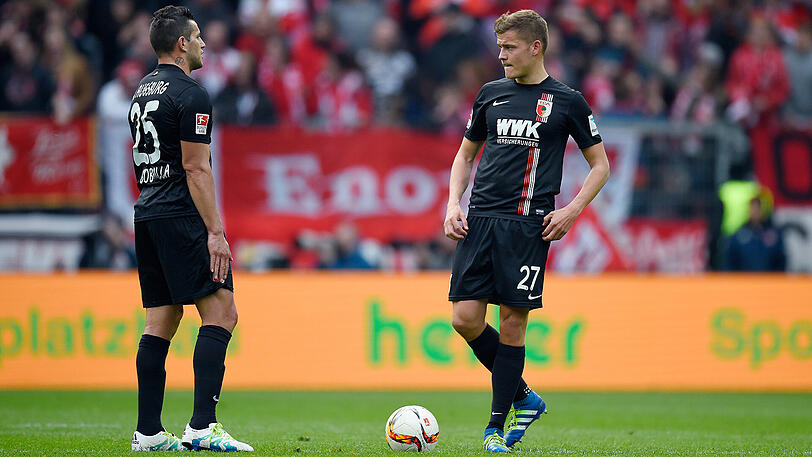 Der wiedergenesene Alfred Finnbogason (rechts) und Raul Bobadilla könnten am Samstag beim FC Bayern das Stürmerduo des FC Augsburg bilden.