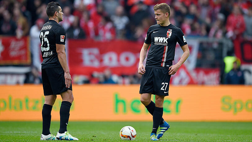 Der wiedergenesene Alfred Finnbogason (rechts) und Raul Bobadilla könnten am Samstag beim FC Bayern das Stürmerduo des FC Augsburg bilden. Der wiedergenesene Alfred Finnbogason (rechts) und Raul Bobadilla könnten am Samstag beim FC Bayern das Stürmerduo des FC Augsburg bilden.