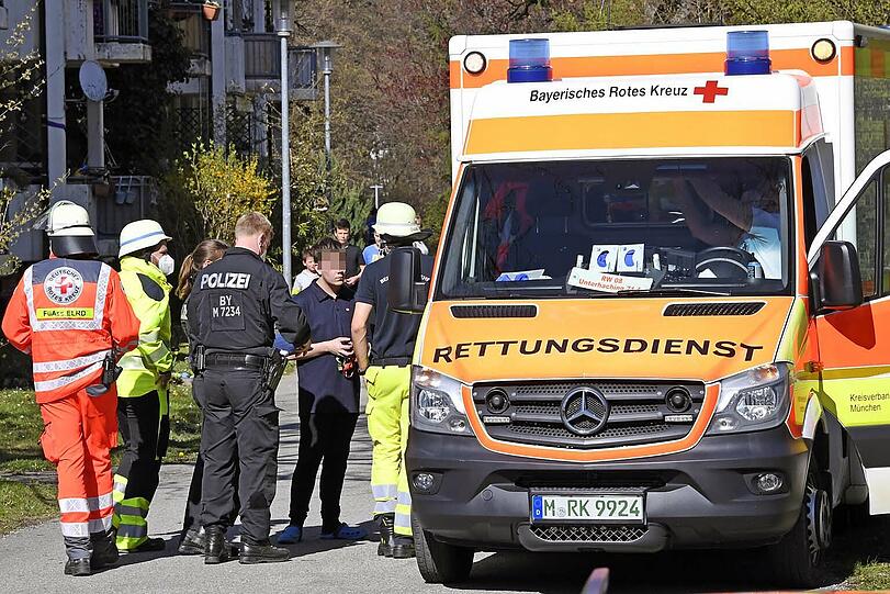 Der Brand war im Erdgeschoss des Mehrfamilienhauses ausgebrochen und zerstörte die Wohnungseinrichtung zum großen Teil.