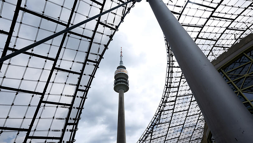 Der Blick auf den Olympiaturm in M&uuml;nchen. Auch er wird derzeit saniert.