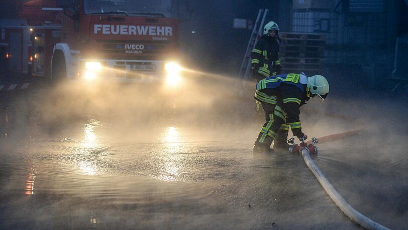 Mega-Feuer bei Wiesenhof in Bogen. Die Bilder vom Löscheinsatz Mega-Feuer bei Wiesenhof in Bogen. Die Bilder vom Löscheinsatz