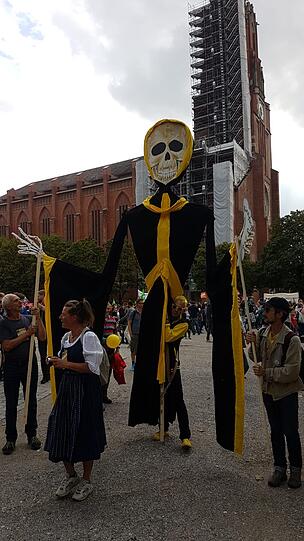 Motto: ausspekuliert! Am Samstag kamen um die 10.000 Menschen zur großen Demo gegen Spekulanten, Mietwahnsinn und für mehr Mieterschutz nach München.