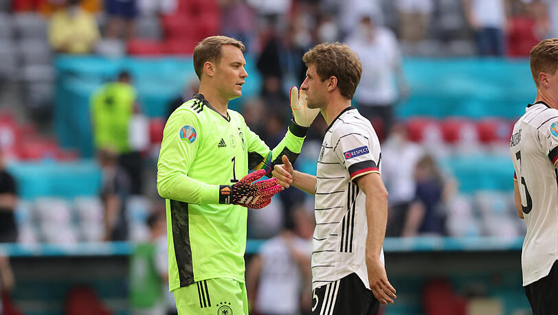 Manuel Neuer (l.) und Thomas Müller werden am Donnerstagabend gegen Liechtenstein ausfallen.