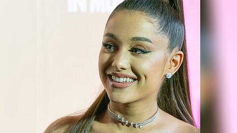 Ariana Grande ist seit zwei Jahren mit dem Immobilienmakler Dalton Gomez verheiratet. Das Paar hält sein Privatleben aus der Öffentlichkeit weitgehend raus.