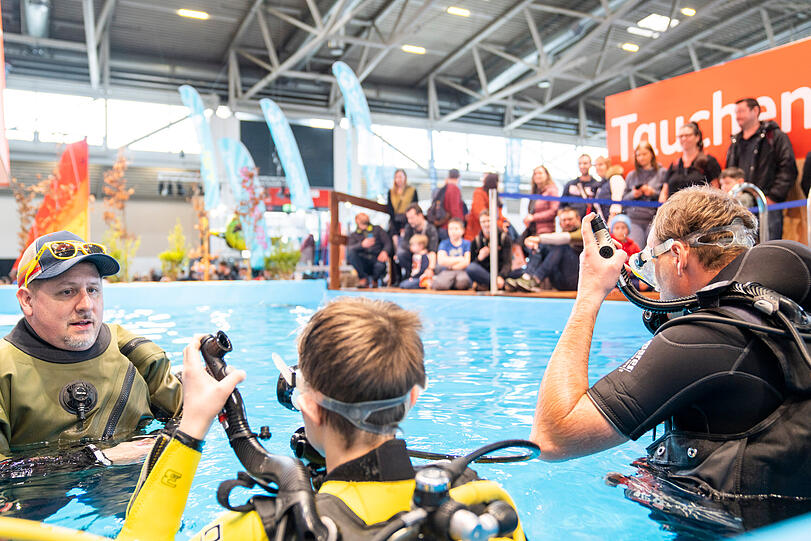 Abtauchen und Austesten im Indoor-Pool.