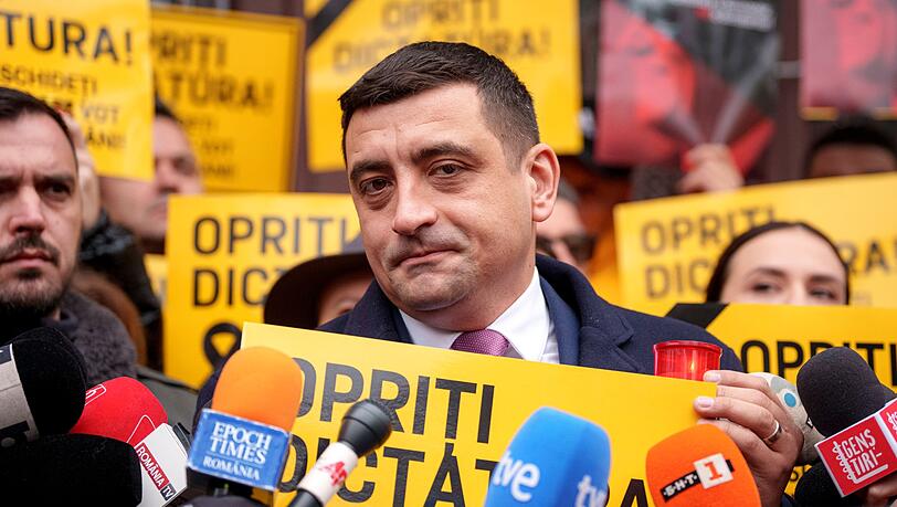 Der Rechtspopulist George Simion von der Partei AUR gilt als Favorit bei der Präsidentenwahl in Rumänien. (Archivbild)