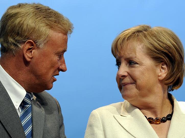 Zwei, die man künftig nicht mehr so nah beisammen sehen dürfte: Ole von Beust und Angela Merkel gestern in Berlin.