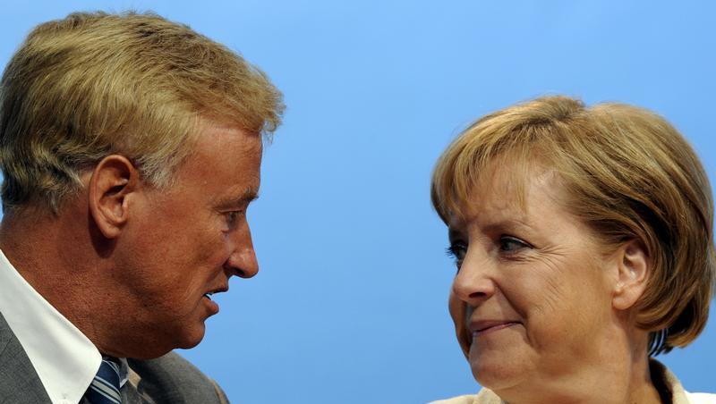 Zwei, die man künftig nicht mehr so nah beisammen sehen dürfte: Ole von Beust und Angela Merkel gestern in Berlin. Zwei, die man künftig nicht mehr so nah beisammen sehen dürfte: Ole von Beust und Angela Merkel gestern in Berlin.