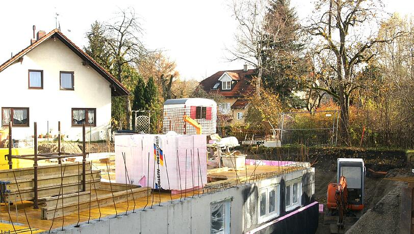 In dieser Baugrube fanden Arbeiter zwei menschliche Skelette. In dieser Baugrube fanden Arbeiter zwei menschliche Skelette.