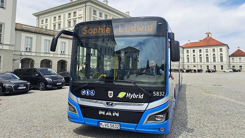 Die Gäste wurden mit dem MVG-Shuttle zum Schloss gebracht Die Gäste wurden mit dem MVG-Shuttle zum Schloss gebracht