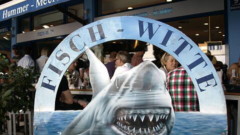 Im Laden von Fisch Witte auf dem Viktualienmarkt in München ist am Sonntag eingebrochen worden. Die Kripo fahndet nach dem Täter. Im Laden von Fisch Witte auf dem Viktualienmarkt in München ist am Sonntag eingebrochen worden. Die Kripo fahndet nach dem Täter.