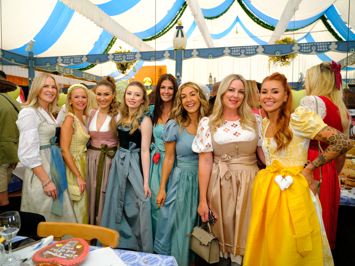 Aufgmaschelt: So zeigen sich die Promi-Ladys auf der Wiesn