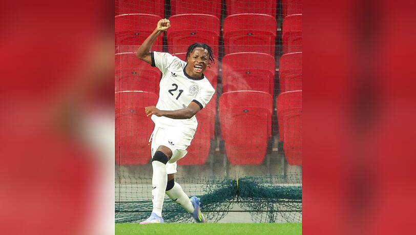 Wisdom Mike (li.) vom FC Bayern München steht im deutschen Kader zur U17-WM. Wisdom Mike (li.) vom FC Bayern München steht im deutschen Kader zur U17-WM.