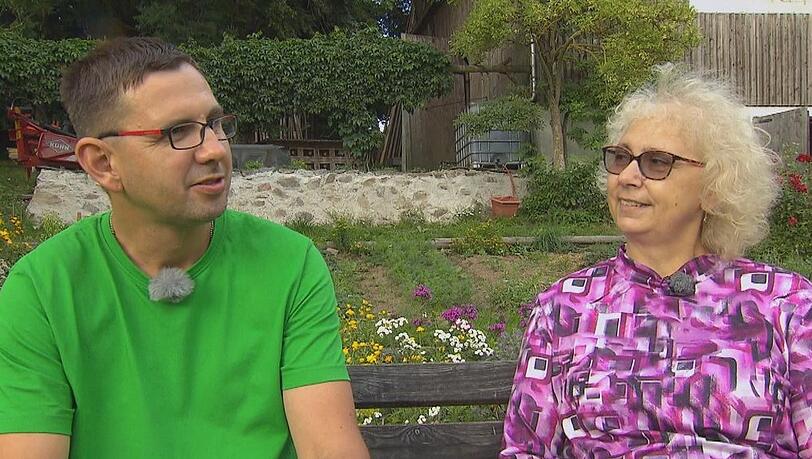 Bauer Thomas fragt seine Mutter um Rat. Bauer Thomas fragt seine Mutter um Rat.