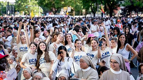 An einer Jugend-Vigilie mit dem Papst in Madrid nahmen Sch&auml;tzungen zufolge bis zu 600.000 junge Menschen teil.