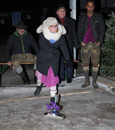 Promi-Eisstockschießen 2015 mit Trachten Angermaier: Die Bilder vom Event.