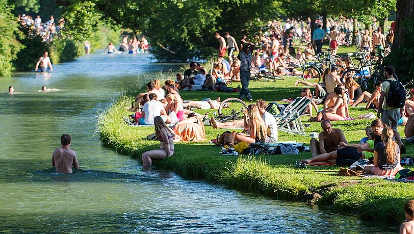 An heißen Tagen zieht es viele Münchner in den Englischen Garten (Archivbild). An heißen Tagen zieht es viele Münchner in den Englischen Garten (Archivbild).