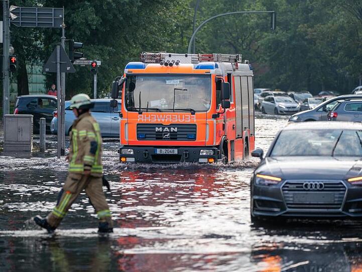 Die Berliner Feuerwehr rief den Ausnahmezustand aus.