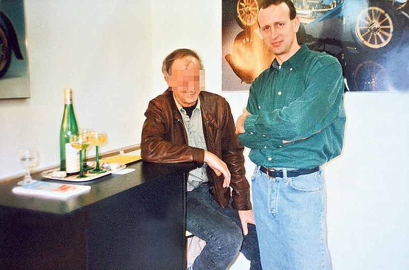Beim Wein in privater Umgebung: Roland S. früher mit Hubert Haderthauer.