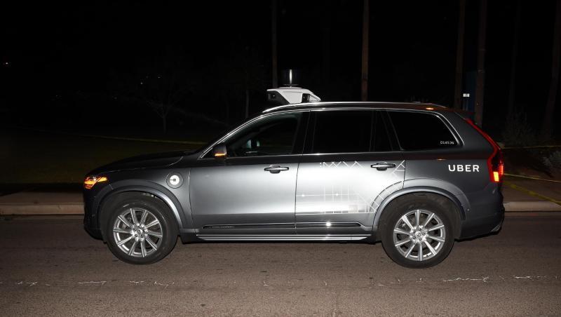 Bei einem Unfall im März 2018 hatte ein vom Computer gesteuerter Uber-Testwagen in der Stadt Tempe im Bundesstaat Arizona eine Frau getötet, die ein Fahrrad über eine mehrspurige Straße geschoben hatte. Bei einem Unfall im März 2018 hatte ein vom Computer gesteuerter Uber-Testwagen in der Stadt Tempe im Bundesstaat Arizona eine Frau getötet, die ein Fahrrad über eine mehrspurige Straße geschoben hatte.