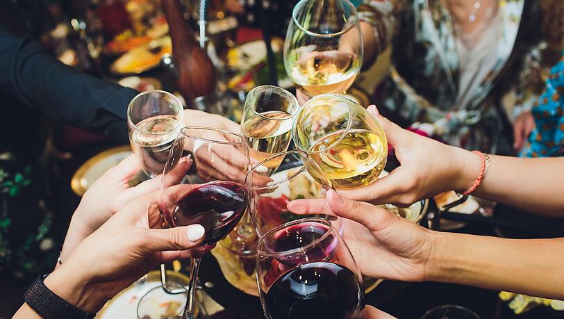 Nicht alles, was dem Alkohol nachgesagt wird, entspricht auch der Wahrheit. Nicht alles, was dem Alkohol nachgesagt wird, entspricht auch der Wahrheit.