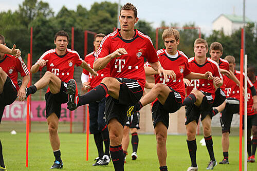 Und los geht's: Die Bayern absolvierten erstmals wieder ein Training mit fast dem gesamten Kader.