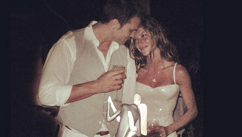 Verliebt strahlen sich Gisele Bundchen und ihr Mann an Verliebt strahlen sich Gisele Bundchen und ihr Mann an