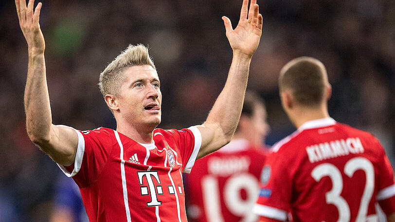ROBERT LEWANDOWSKI - NOTE 3.Bekam gleich was auf die Mütze, auf die (freiwillig) ergrauten Haare. Konnte sich kaum durchsetzen, schob dann lässig zum 1:0 ein (51.).