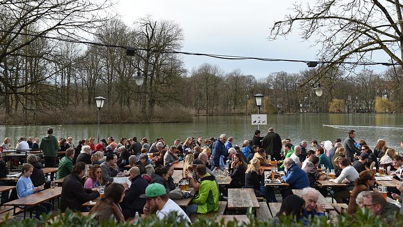 Bierbänke im Englischen Garten. Laut Statistikamt dürfte sich die Platzsuche hier - und im Umland - künftig noch schwieriger gestalten. Bierbänke im Englischen Garten. Laut Statistikamt dürfte sich die Platzsuche hier - und im Umland - künftig noch schwieriger gestalten.