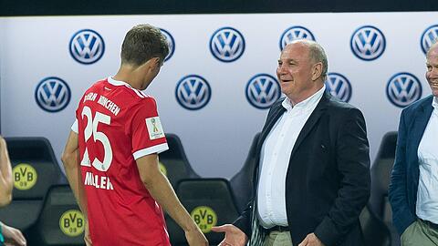 Hat der FC Bayern mit Thomas Müller (l.) den langfristigen Nachfolger von Uli Hoeneß (r.) gefunden? Kommunikationsexperte Michael Cramer traut dem 34-Jährigen die Rolle medial zu.