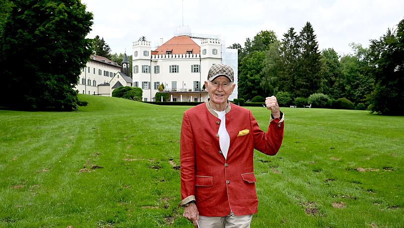 "Ich will da rein!": Frederic von Anhalt möchte hart verhandeln, um in das Schloss Possenhofen ziehen zu können. "Ich will da rein!": Frederic von Anhalt möchte hart verhandeln, um in das Schloss Possenhofen ziehen zu können.
