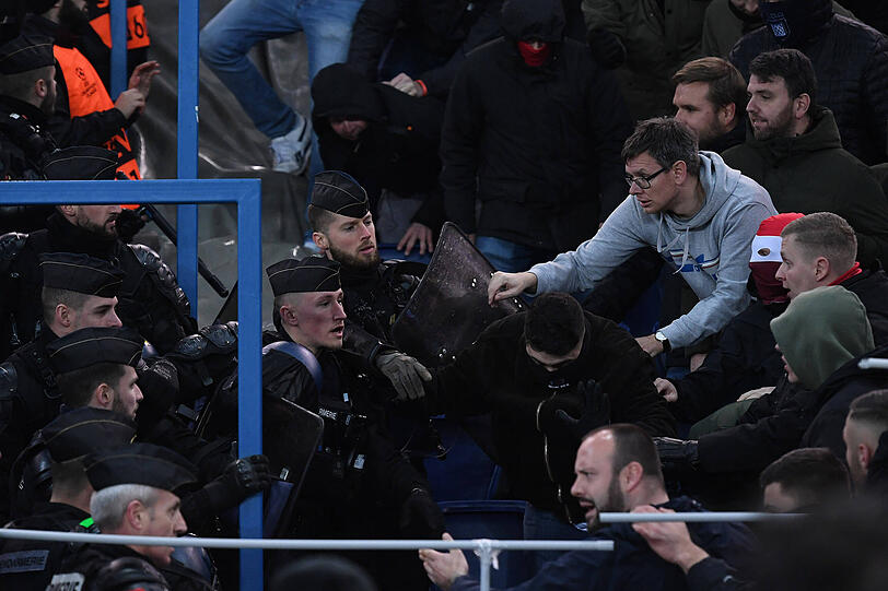 In der Vergangenheit kam es im Prinzenpark zu Gewalt zwischen der Polizei und Fans des FC Bayern (Archivfoto). In der Vergangenheit kam es im Prinzenpark zu Gewalt zwischen der Polizei und Fans des FC Bayern (Archivfoto).