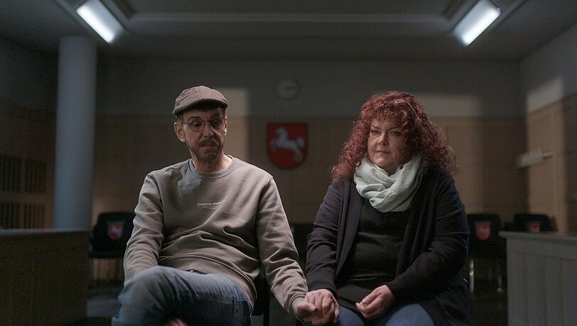 Josephines Mutter Ramona R. (rechts) und ihr Stiefvater Thorsten R. wurden schwerer Sexual- und Gewalttaten beschuldigt. Josephines Mutter Ramona R. (rechts) und ihr Stiefvater Thorsten R. wurden schwerer Sexual- und Gewalttaten beschuldigt.