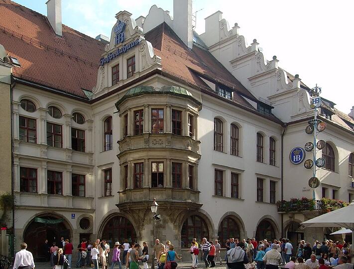 Im Hofbräuhaus am Platzl tagt der Bezirksausschuss 1.