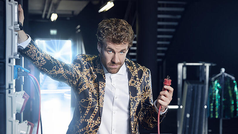 Will in "Die Greatnightshow" auflösen, warum er im ZDF mit einer Banane telefonierte: Luke Mockridge