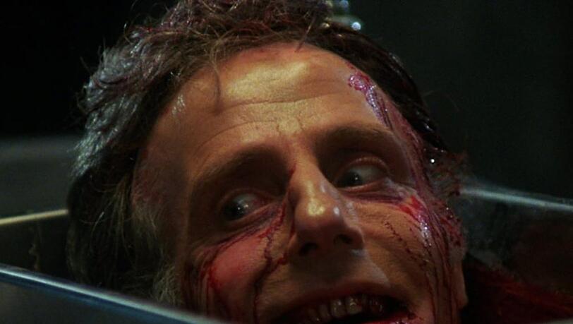 Dr. Carl Hill ( David Gale) als sprechender Kopf in "Re-Animator" Dr. Carl Hill ( David Gale) als sprechender Kopf in "Re-Animator"