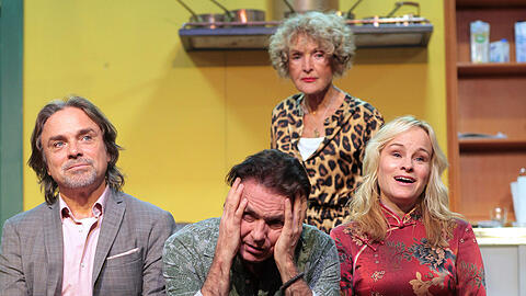 Sebastian Goder, Pascal Breuer, Kathrin Ackermann und Dorkas Kiefer in „Nein zum Geld“.