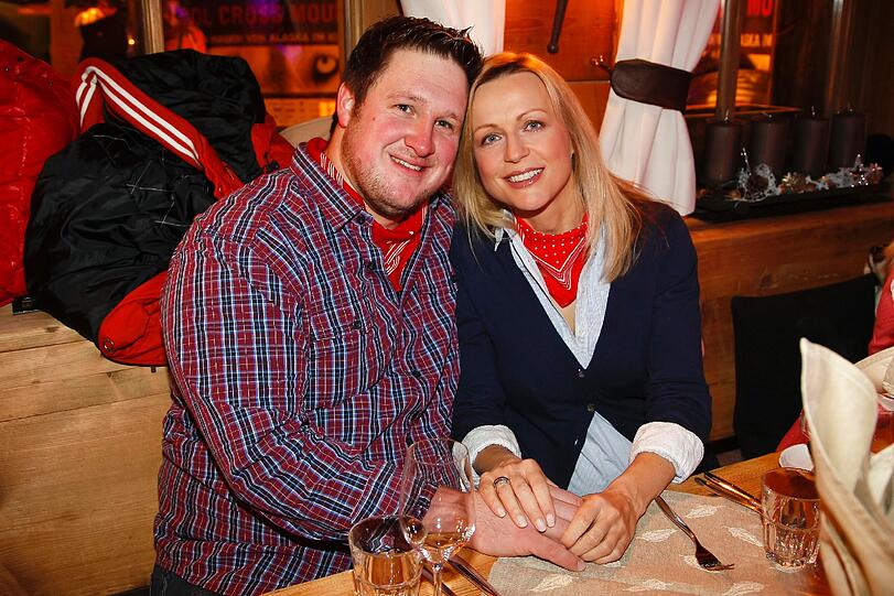 Gewichtheber und Olympiasieger Matthias Steiner und seine Frau Inge freuen sich auf ihr Baby, beim Tiroler Abend im Dorfstadl in Kühtai.