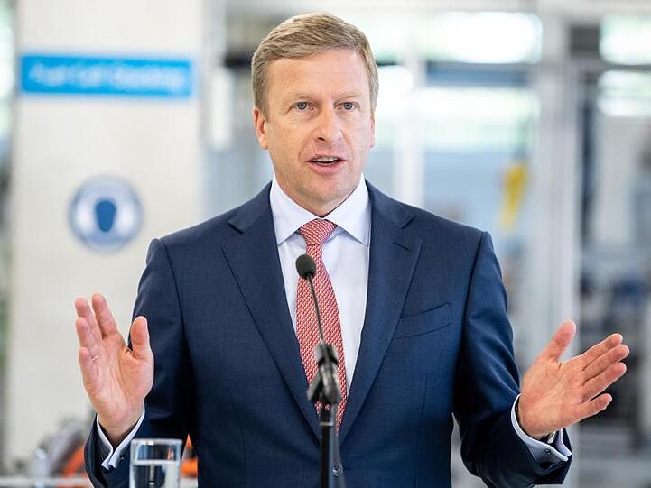 Oliver Zipse hat neue Klimaschutzziele für den Autobauer BMW verkündet.