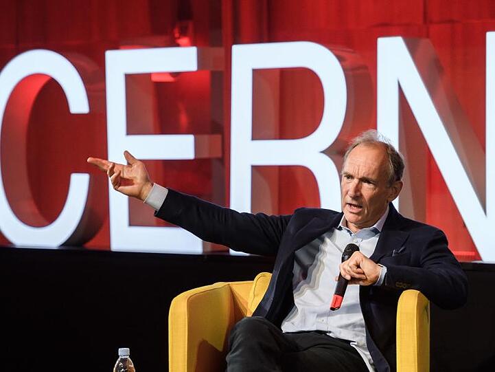 Der Erfinder des World Wide Web, Tim Berners-Lee, hält eine Rede während einer Veranstaltung anlässlich von 30 Jahren World Wide Web am CERN.